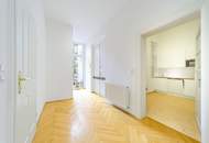 4-Zimmer-Altbauwohnung mit Balkon und Fischgrätparkett in ruhiger Innenhoflage