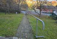 Haus mit zwei Wohneinheiten und Gartenidylle