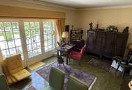 Stilvolles Haus in Bestlage von Wiener Neustadt – Großes Grundstück mit Pool, Altbaumbestand &amp; großer Garage