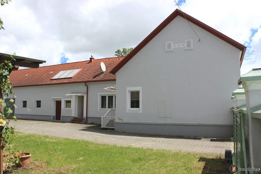 Deutsch Schützen: Wohnhaus mit Nebengebäude und Lagerhalle