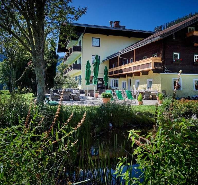 Pension / B&B mit Gastronomiebetrieb - ca. 9.000 m² Grundstück im Bezirk St. Johann im Pongau - Ski Welt Amade´