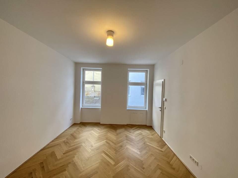 Sanierte Altbauwohnung in ruhiger Innenhoflage – hochwertiger Erstbezug mit Stil!