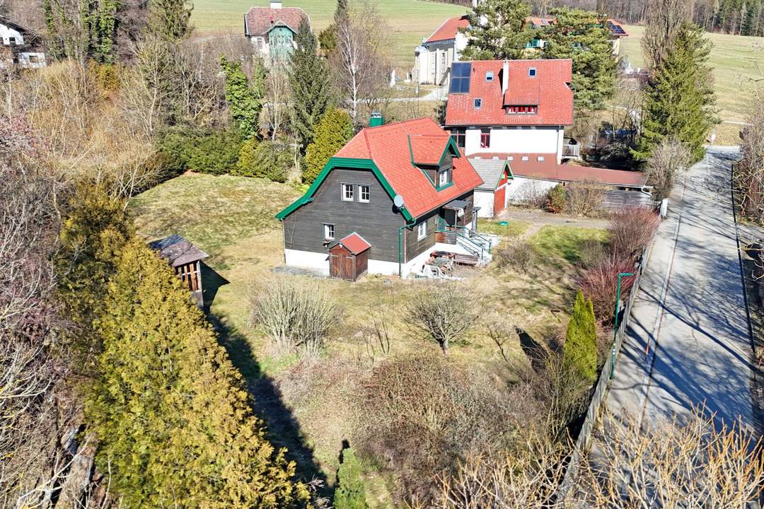 Einfamilienhaus mit Renovierungsbedarf auf teilbarem Grund in idyllischer Grünlage im Irenental