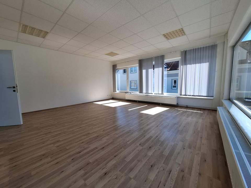 Geschäftslokal um 7.54/m² netto - St. Pölten–Nord - mit mehr als 10 Parkplätzen