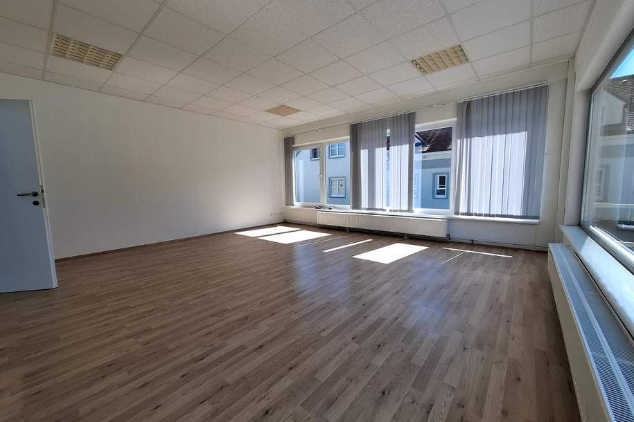 Geschäftslokal um 7.54/m² netto - St. Pölten–Nord - mit mehr als 10 Parkplätzen, Gewerbeobjekt-miete, 2.700,00,€, 3100 Sankt Pölten(Stadt)