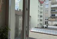 Rohdiamant in komplett saniertem Haus mit Wertsteigerungspotenzial: 2 Zimmer mit separater Küche