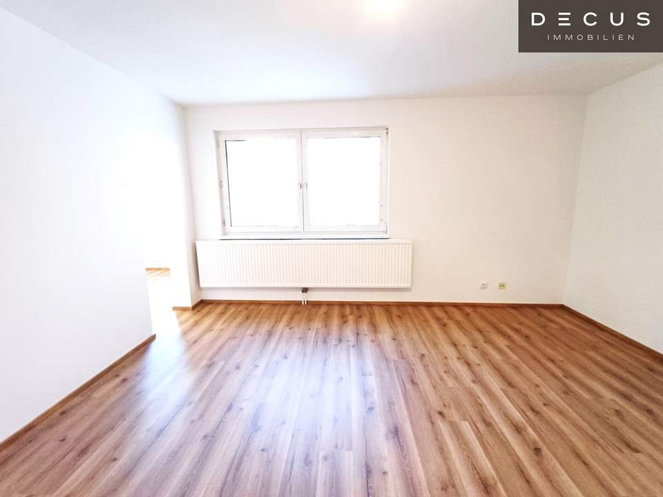 | ÄUSSERST LIEBE SINGLEWOHNUNG IN | ABSOLUTER RUHELAGE | BLICK IN DEN BEGRÜNTEN INNENHOF