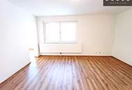 | ÄUSSERST LIEBE SINGLEWOHNUNG IN | ABSOLUTER RUHELAGE | BLICK IN DEN BEGRÜNTEN INNENHOF