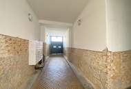 SONNIG und RUHIG! ALTBAU-WOHNUNG zu SANIEREN