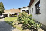 Großes Einfamilienhaus mit Veranda und Wirtschaftsanbau mit uneinsichtigen Garten + Ausbaupotential!