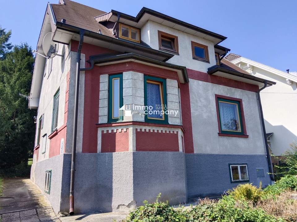 Romantisches Haus mit großem Garten