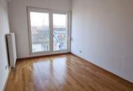 HOLBEINGASSE, UNBEFRISTET, 89 m2 Altbau mit 6 m2 Balkon, Wohnküche, 2 Zimmer, Wannenbad, Parketten, 4. Liftstock