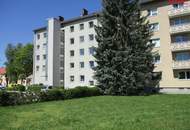 Sanierte Familienwohnung vereint höchsten Wohnkomfort mit einer entspannten Grünlage und herrlichem Ausblick! Freuen Sie sich auf ein durchdachtes, flexibles Raumkonzept – perfekt für modernes Wohnen. Jetzt dank KI-Visualisierung realitätsnah erleben!