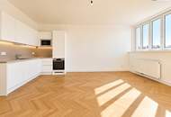 LICHT AN. ALTBAU AN. ANGEKOMMEN. – 2 Zimmer. Ganz oben. Ganz hell. Ganz schön 1050!
