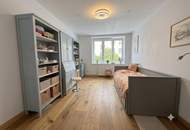 Ruhige Wohlfühloase nahe AKH (73m²): Saniert, PKW-Stellplatz, Fußbodenheizung & Grüner Innenhof!