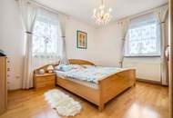 Vielseitige Liegenschaft mit zwei Wohnhäusern, Wirtschaftsgebäuden, Nutzflächen und Wald