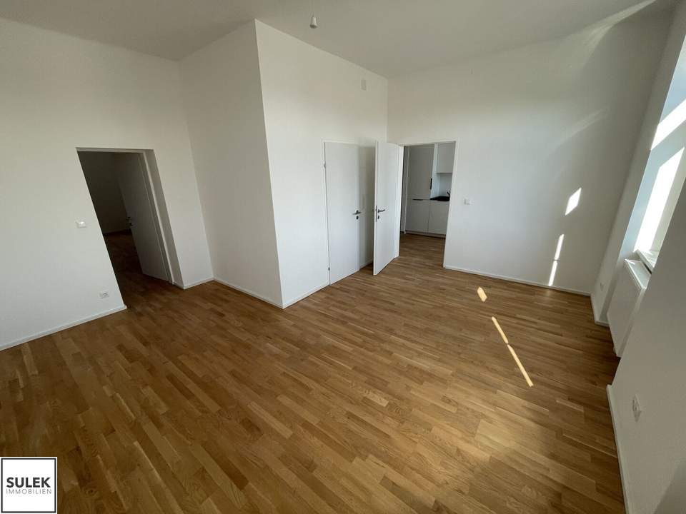Erstbezug! Helle 2-Zimmer Wohnung mit Parkett und neuer Einbauküche