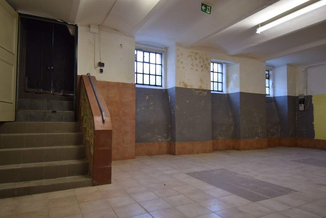 Lager mit Strassenzugang zum Selbstgestalten