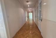 Preisreduktion! ALTBAU-WOHNUNG/BÜROFLÄCHE IM ZENTRUM, FLEXIBEL NUTZBAR + PARKPLATZ
