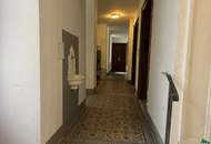 Wohnung mit Potential: Sanierungsbedürftige 2-Zimmer Wohnung nahe Augarten