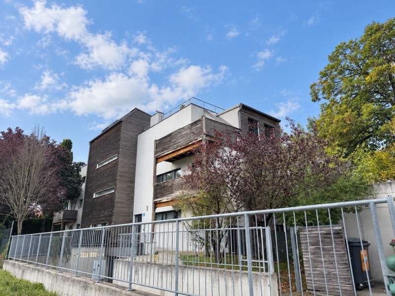 Dachgeschoss & Freiraum – 2 Zimmer mit 11 m² Balkon in Penzing