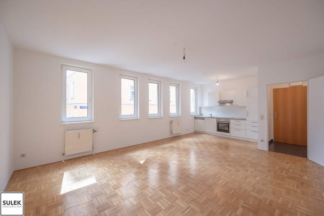 Zentrumsnah wohnen: gut geschnittene 2-Zimmer Wohnung mit Innenhof-Terrasse!