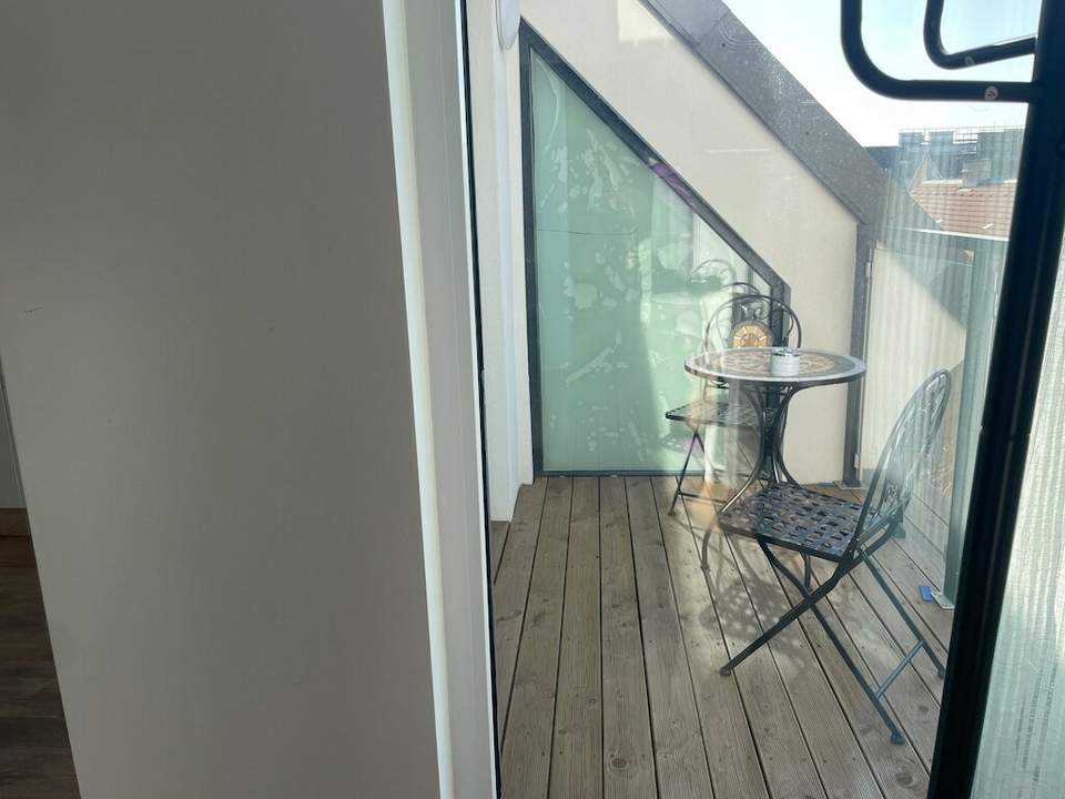 Neubau-Apartment mit Loggia in repräsentativem Gründerzeithaus