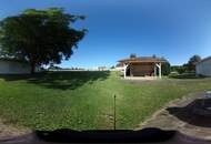 Villa mit Wintergarten und Nebengebäude