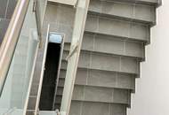 ERSTBEZUG! Geräumige Eigentumswohnung im Obergeschoss mit Balkon und größer Dachterrasse