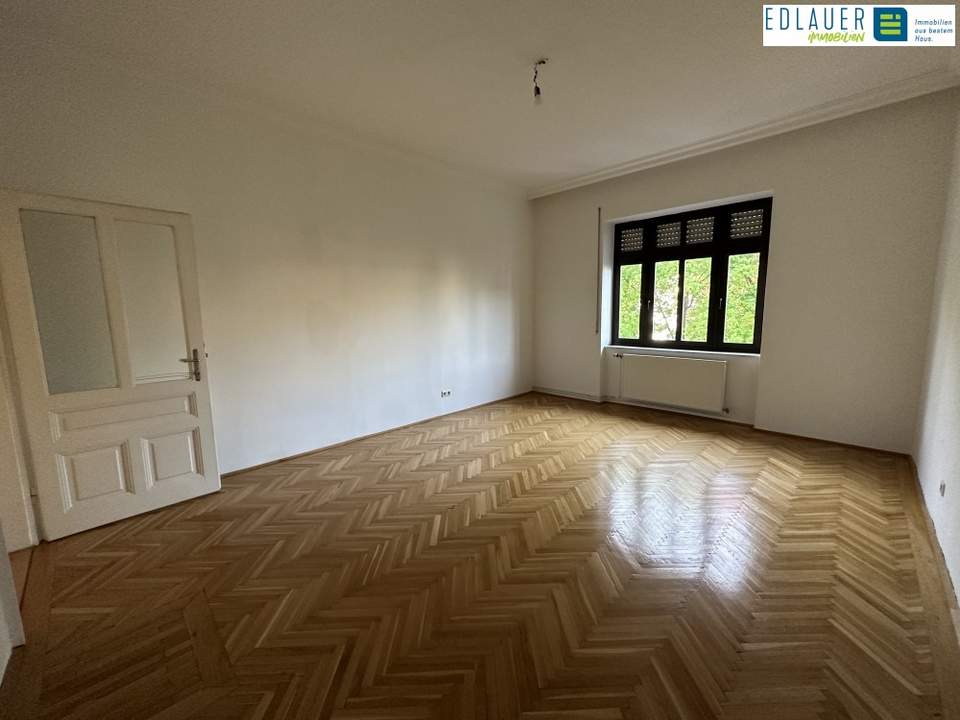 Schöne Altbau - Mietwohnung nahe Zentrum mit Loggia!