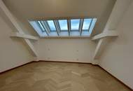 1010! Moderne 4-Zimmer-DG-Maisonette mit kleinem Balkon in toller Lage!