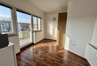 Charmantes Mini-Apartment mit Badezimmer und Balkon in zentraler Lage - Zimmer 15! Nähe BMW, SKF!!!