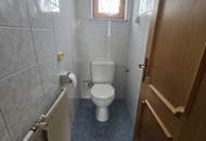 Gepflegtes Einfamilienhaus mit Garten, Balkon, 2 Garagen &amp; vielseitigem Keller in Pulkau