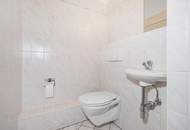 "mit Blick auf die St Elisabeth Kirche mit Terrasse"