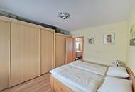 Klassisches Dreigiebelhaus mit eigenem Sonnen- Salar- Heizkraftwerk in Ruhelage an einer Sackgasse