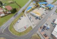 Autohaus mit Werkstatt und befestigten Ausstellungsflächen in Langenwang