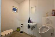 Moderne und voll ausgestattete Kfz-Werkstatt mit Verkaufsfläche in Toplage an der B137 zu mieten