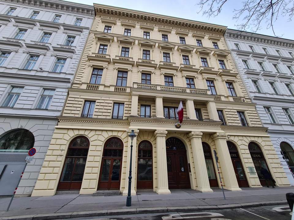 Wunderschöne Bürofläche mit Balkon und Blick zum SCHOTTENRING zu vermieten