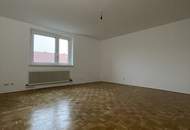 Sanierte Familienwohnung vereint höchsten Wohnkomfort mit einer entspannten Grünlage und herrlichem Ausblick! Freuen Sie sich auf ein durchdachtes, flexibles Raumkonzept – perfekt für modernes Wohnen. Jetzt dank KI-Visualisierung realitätsnah erleben!