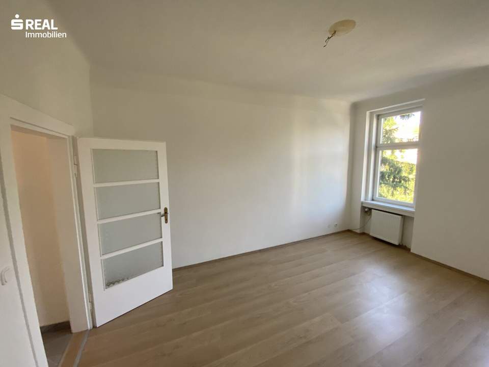 Altbau, 2 Zimmer bezugsfertig