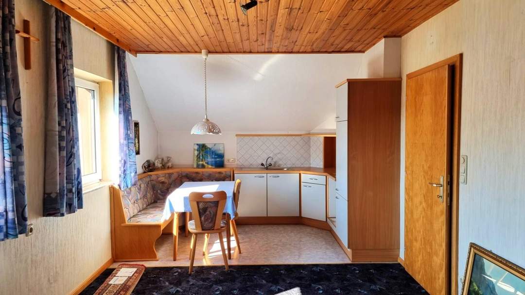 Sonnige 3 Zimmer Dachgeschosswohnung direkt im Ortszentrum