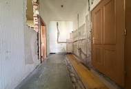 Renovierungsbedürftige 2-Zimmer-Wohnung in toller Lage von Saggen!