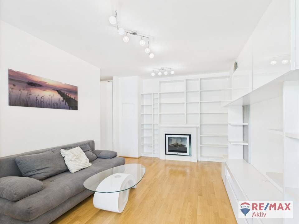 Helle 2-Zimmer Wohnung mit Loggia, Tiefgarage & perfekter Anbindung