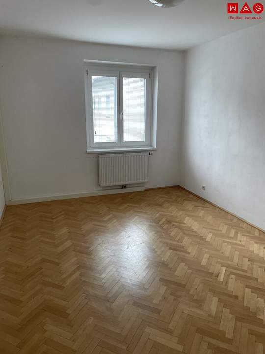 Erholsames Familienleben in zentraler und dennoch naturnaher Grünlage - 3-Zimmer Wohnung mit Loggia und Parkplatz!
