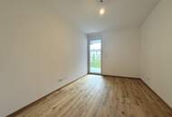 BEZUGSFERTIG: Neubau-Erstbezug mit Freifläche und Küche!