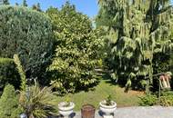 Viel Platz und ein wunderschöner Garten, alles was man benötigt um sich wohl zu fühlen.