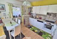 Bad Aussee: Ein,- Zweifamilienhaus mit 2 Balkonen, Terrasse, 3 Garagen, Gartenhütte