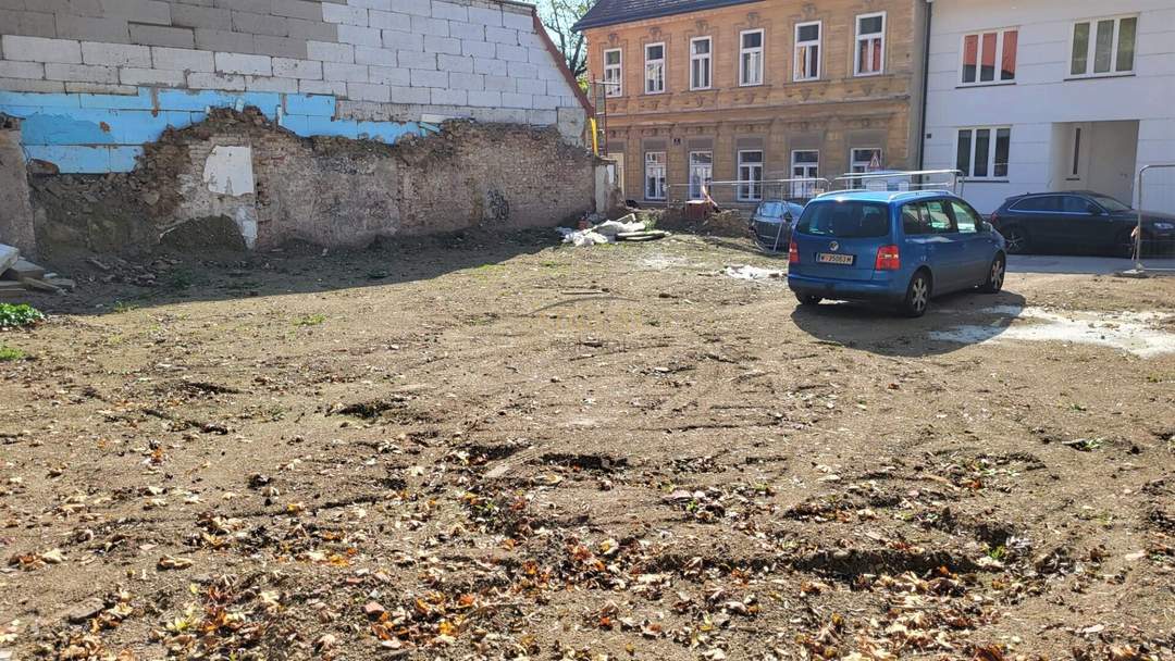 3000m² Grundstück, ( Bebaubare Fäche ca. 300m²) mit Wald und Gartenfläche in Kalksburg