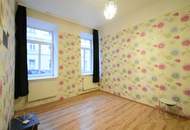 ++NEU++ Renovierungsbedürftige 4-Zimmer Altbauwohnung im Erdgeschoss!