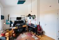 Wohnen mit Weitblick – außergewöhnliche Dachgeschosswohnung mit Galerie und Balkon in Pixendorf